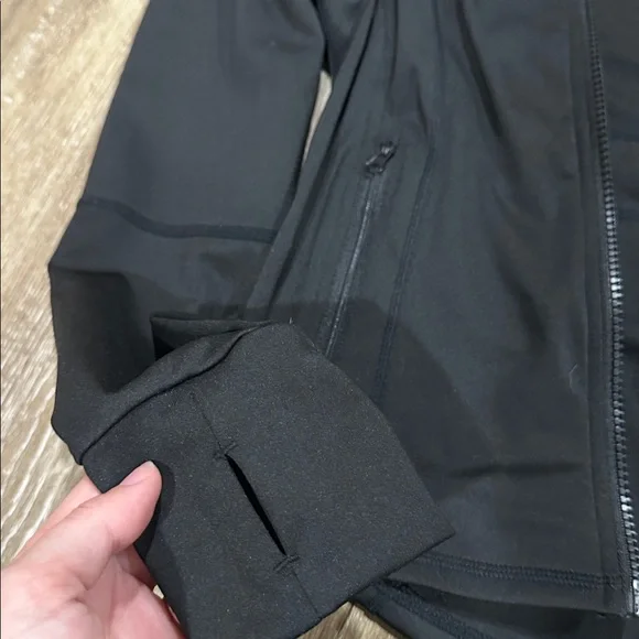Women's Black running jacket with thumb holes. - light with pockets - Picture 2 of 3